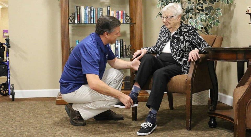 A woman receiving physical therapy from an Eskaton Home Healthcare therapist. 