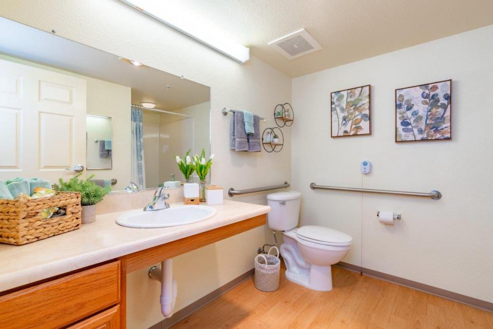 Eskaton Village Grass Valley apartment bathroom