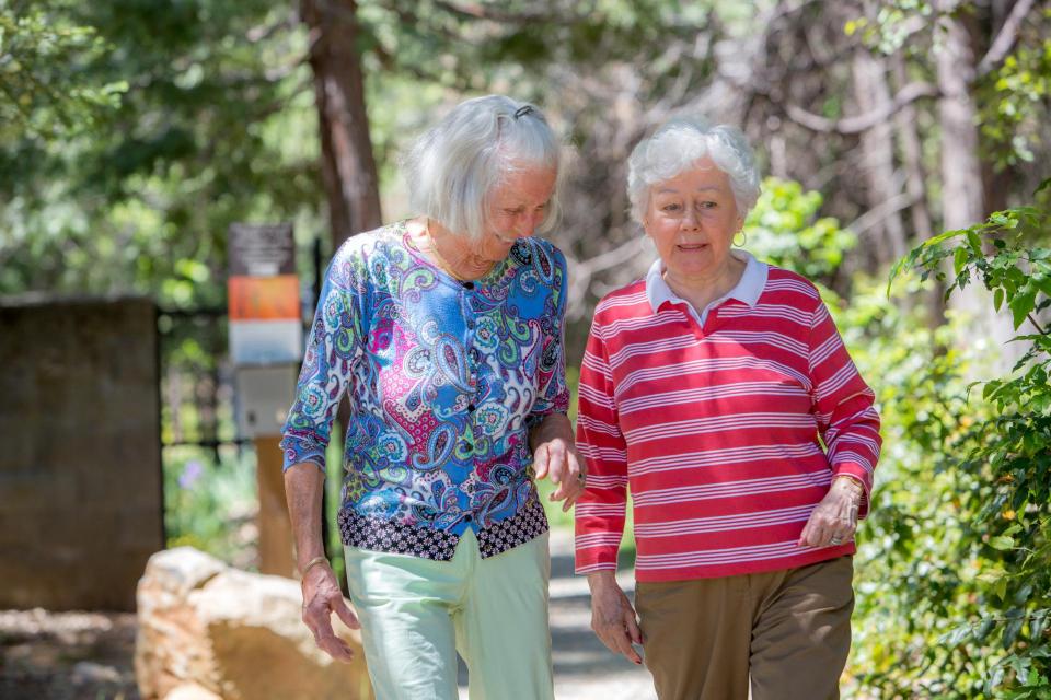 Residents walking along the beautiful walking trail at Eskaton Village Grass Valley.