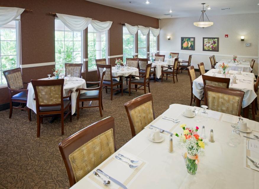 Eskaton Lodge Cameron Park's dining room.